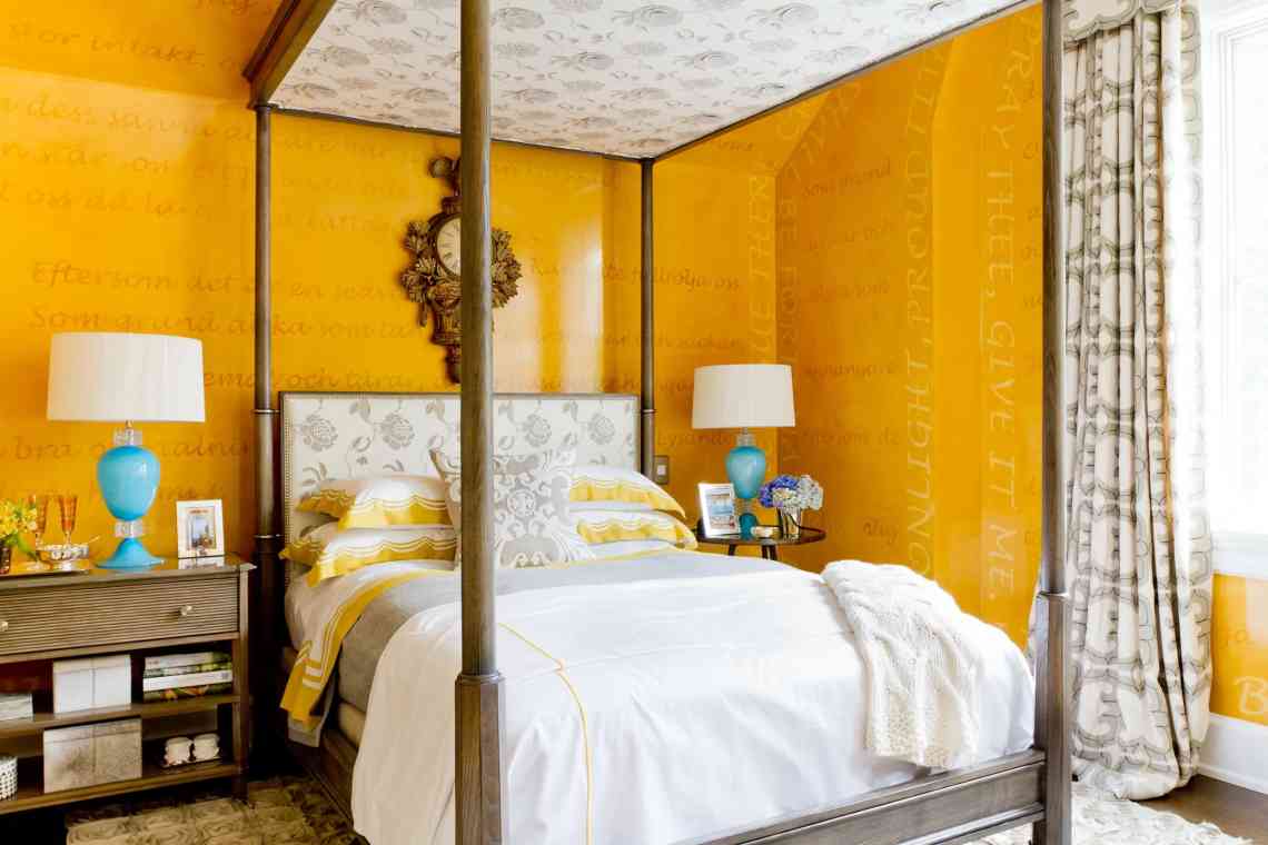 Жовта спальня
